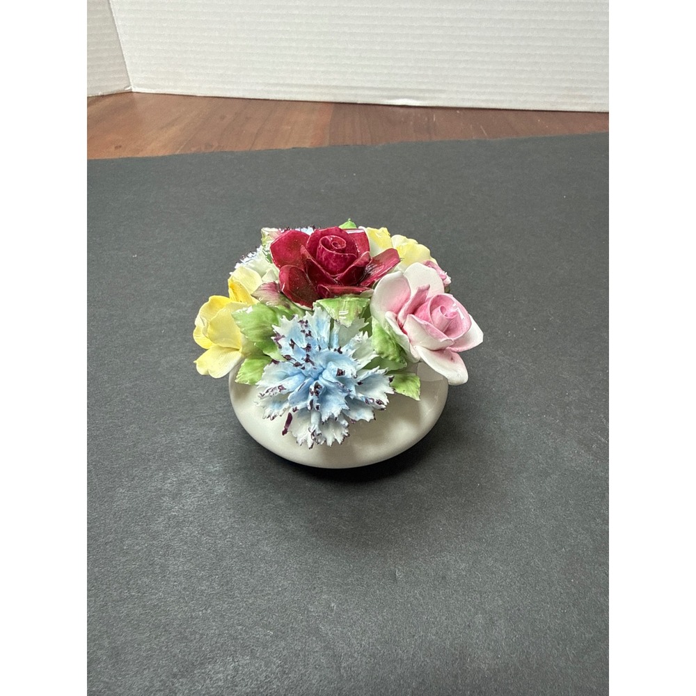 VTG Royal Doulton Bone China Floral Basket Mixed Flowers Excellent Condition - Picture 3 of 6